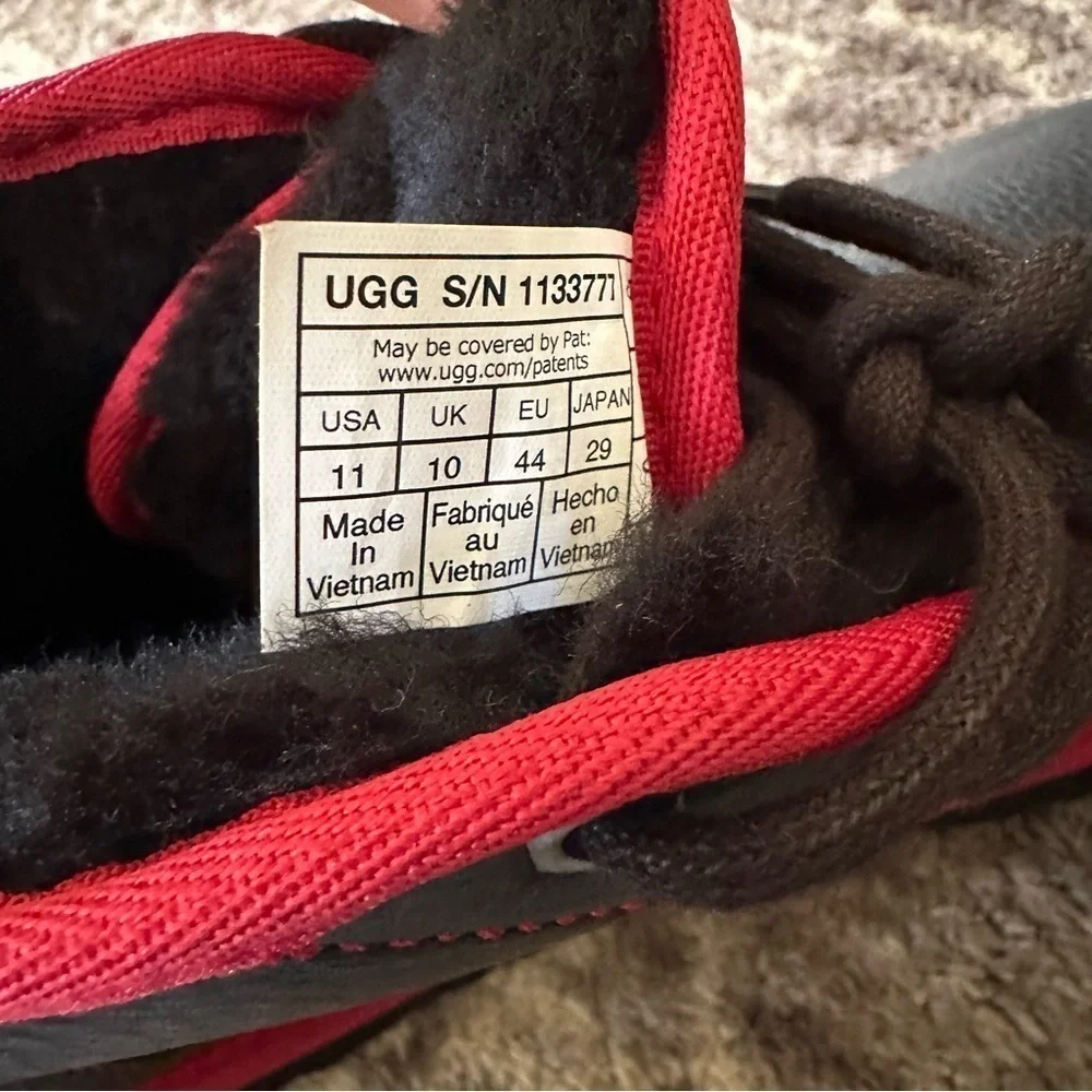 NWOT Ugg Neumel Leather Chukka Boots Black Red Mens 11
